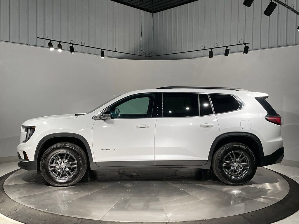 Used 2025 GMC Acadia Elevation image 16