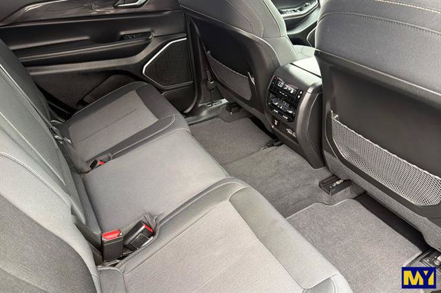 Used 2022 Jeep Grand Cherokee L Laredo w/ Luxury Tech Group I RWD image 19