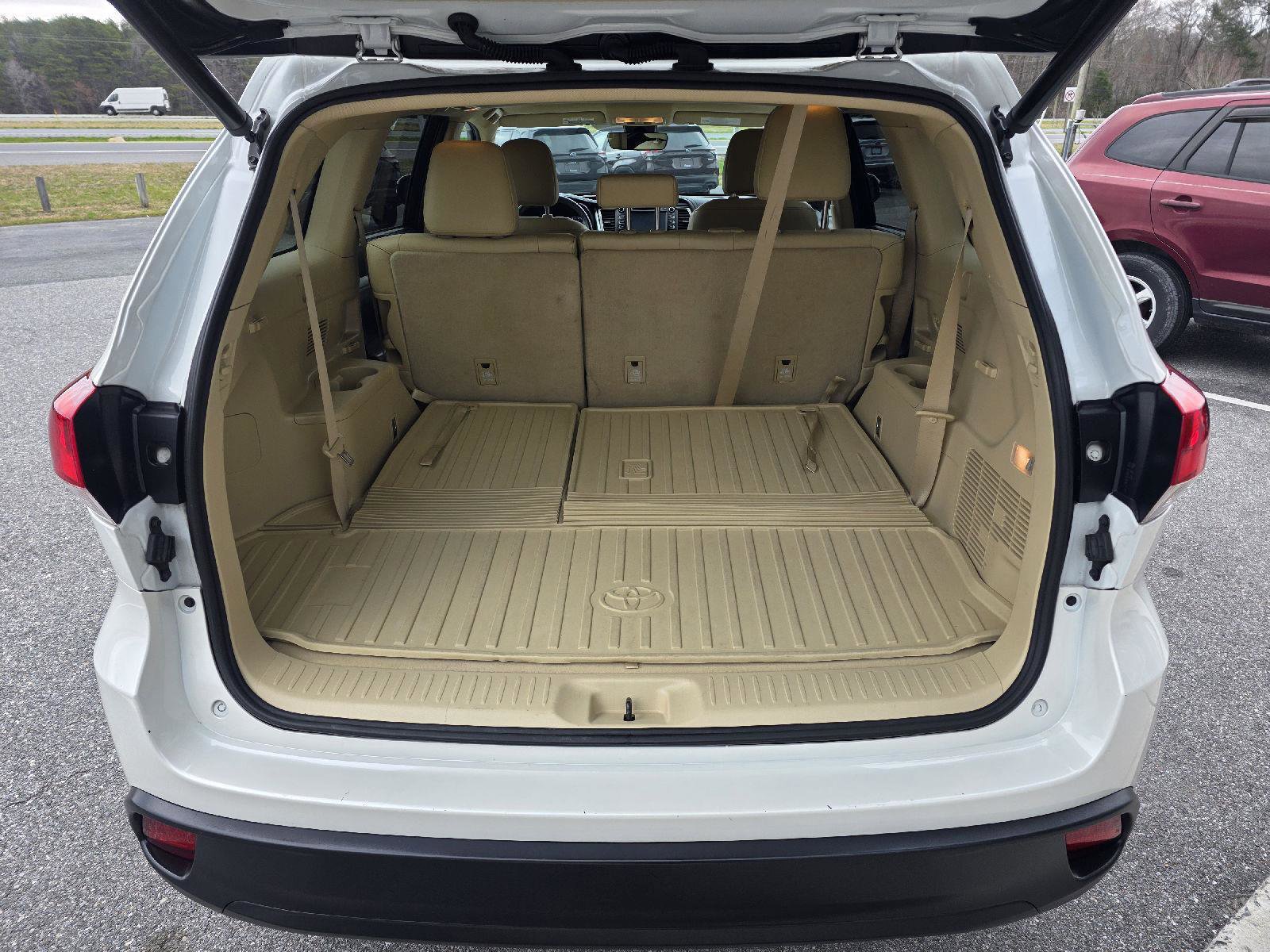 Used 2019 Toyota Highlander XLE image 7