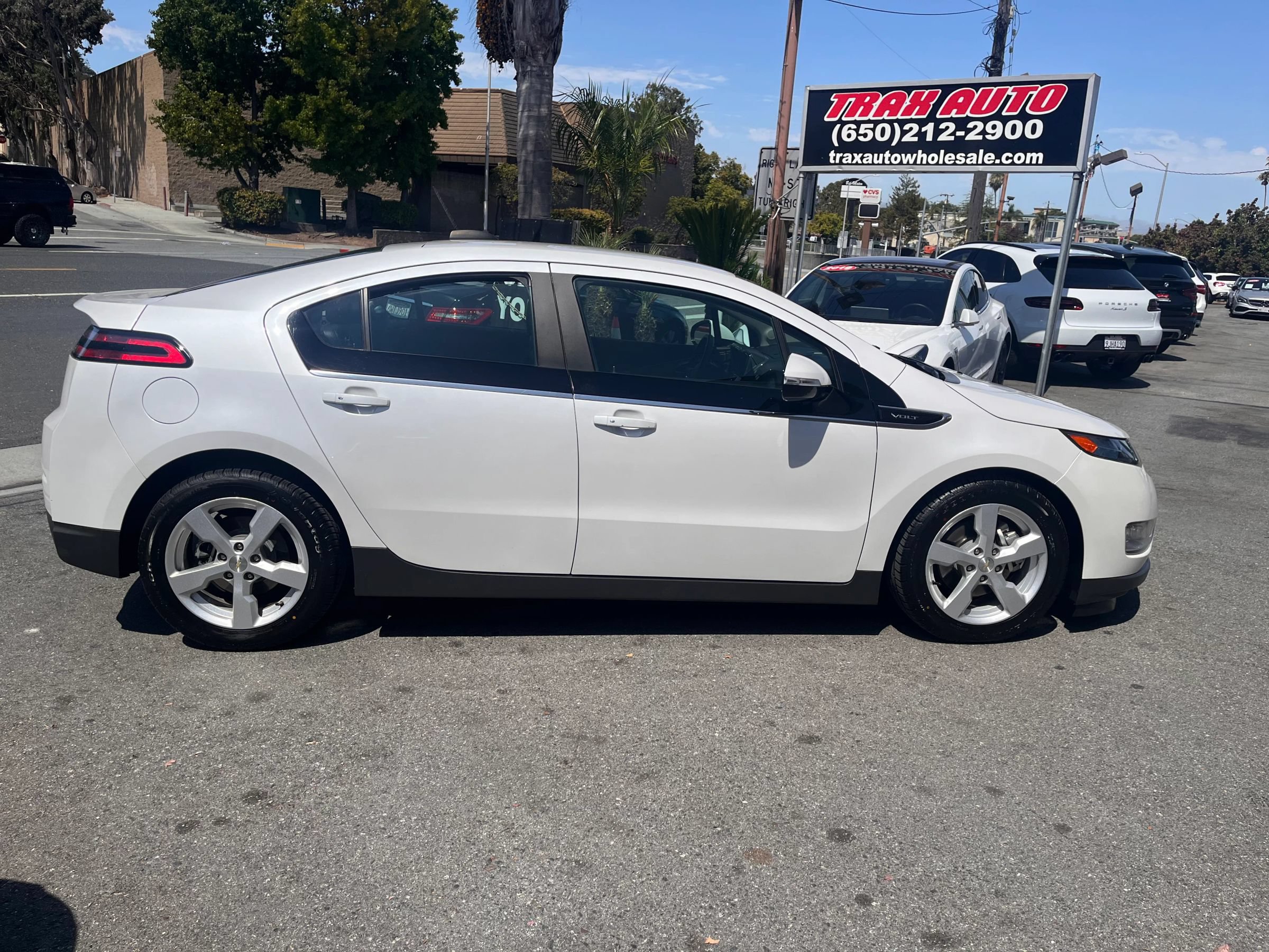 Used 2015 Chevrolet Volt Premium w/ Premium Trim Package FWD image 8