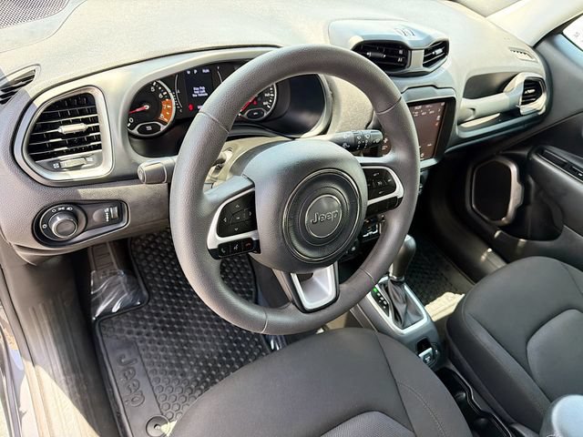 Used 2023 Jeep Renegade Latitude AWD/4WD image 10