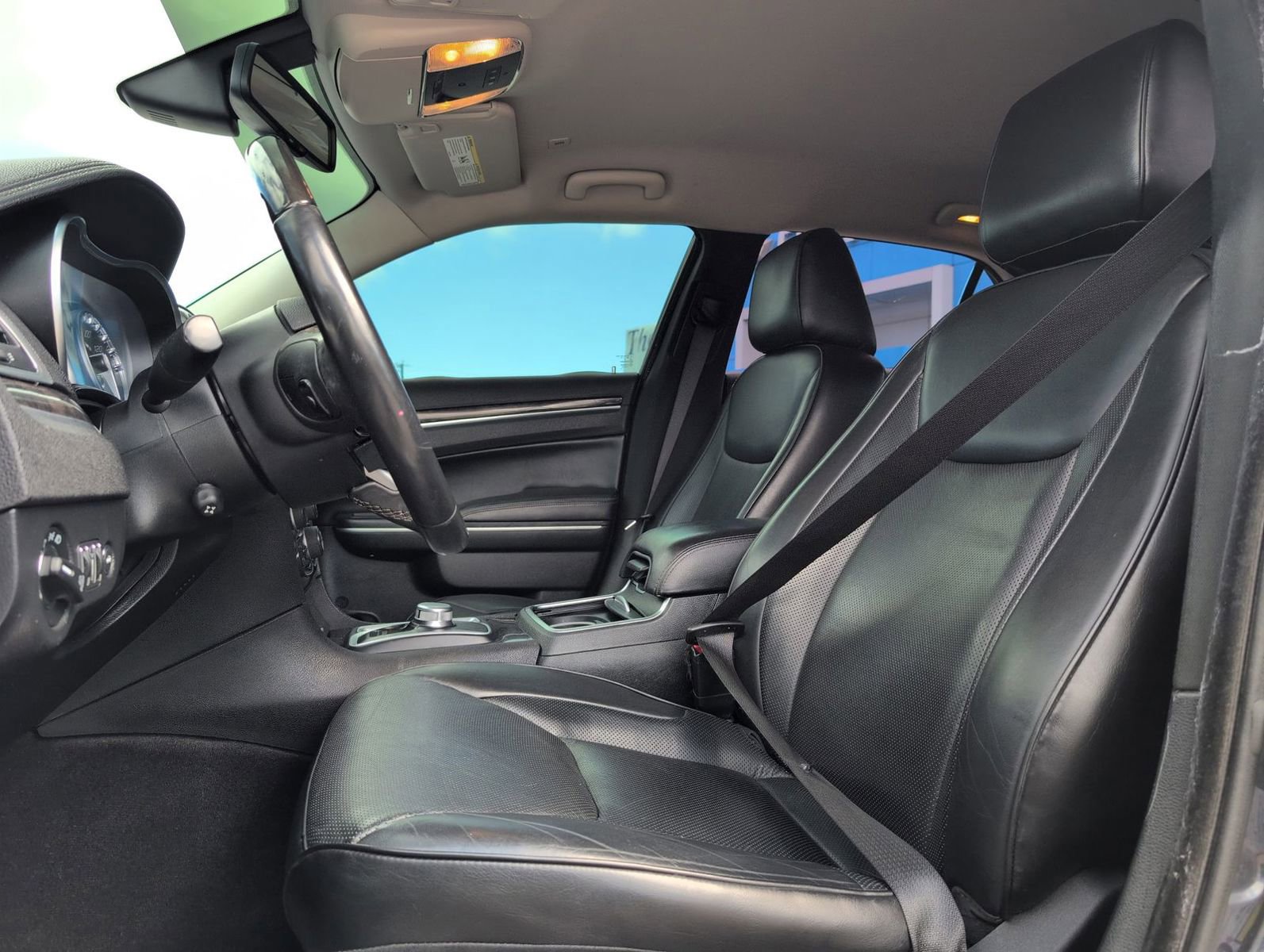 Used 2019 Chrysler 300 Limited image 13