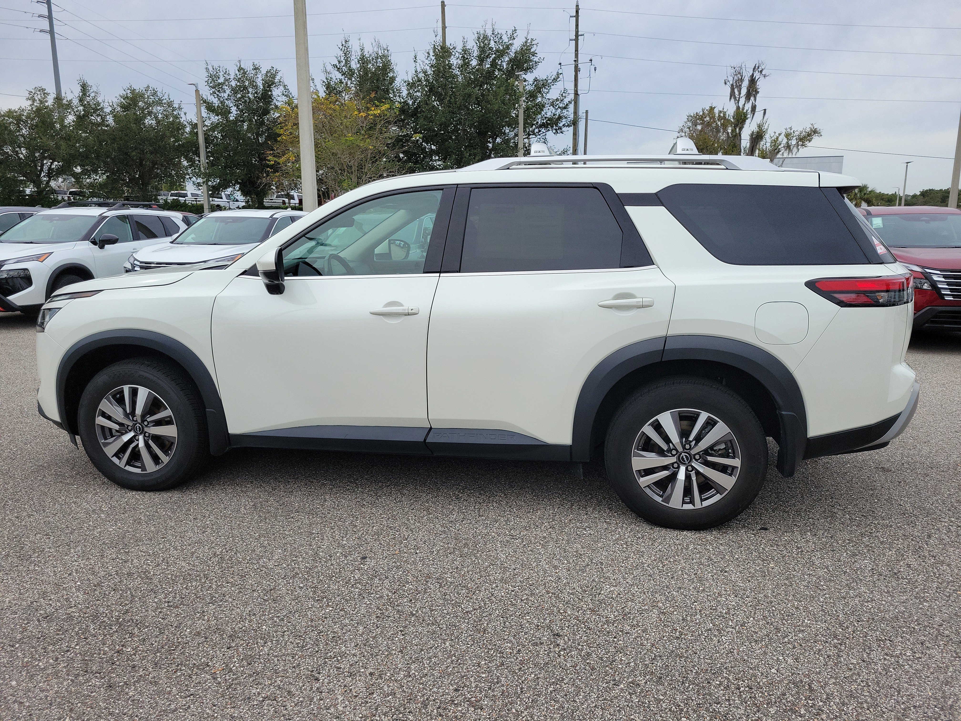 Certified 2023 Nissan Pathfinder SL w/ Cargo Package image 9