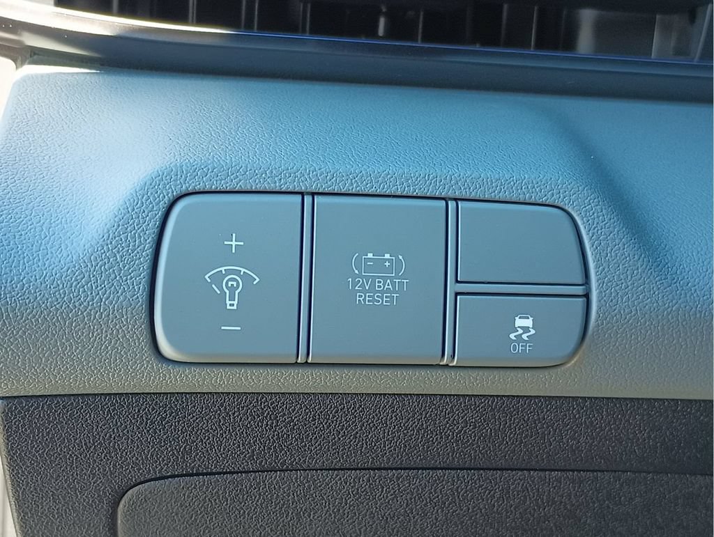 Certified 2024 Hyundai Elantra Limited FWD image 26
