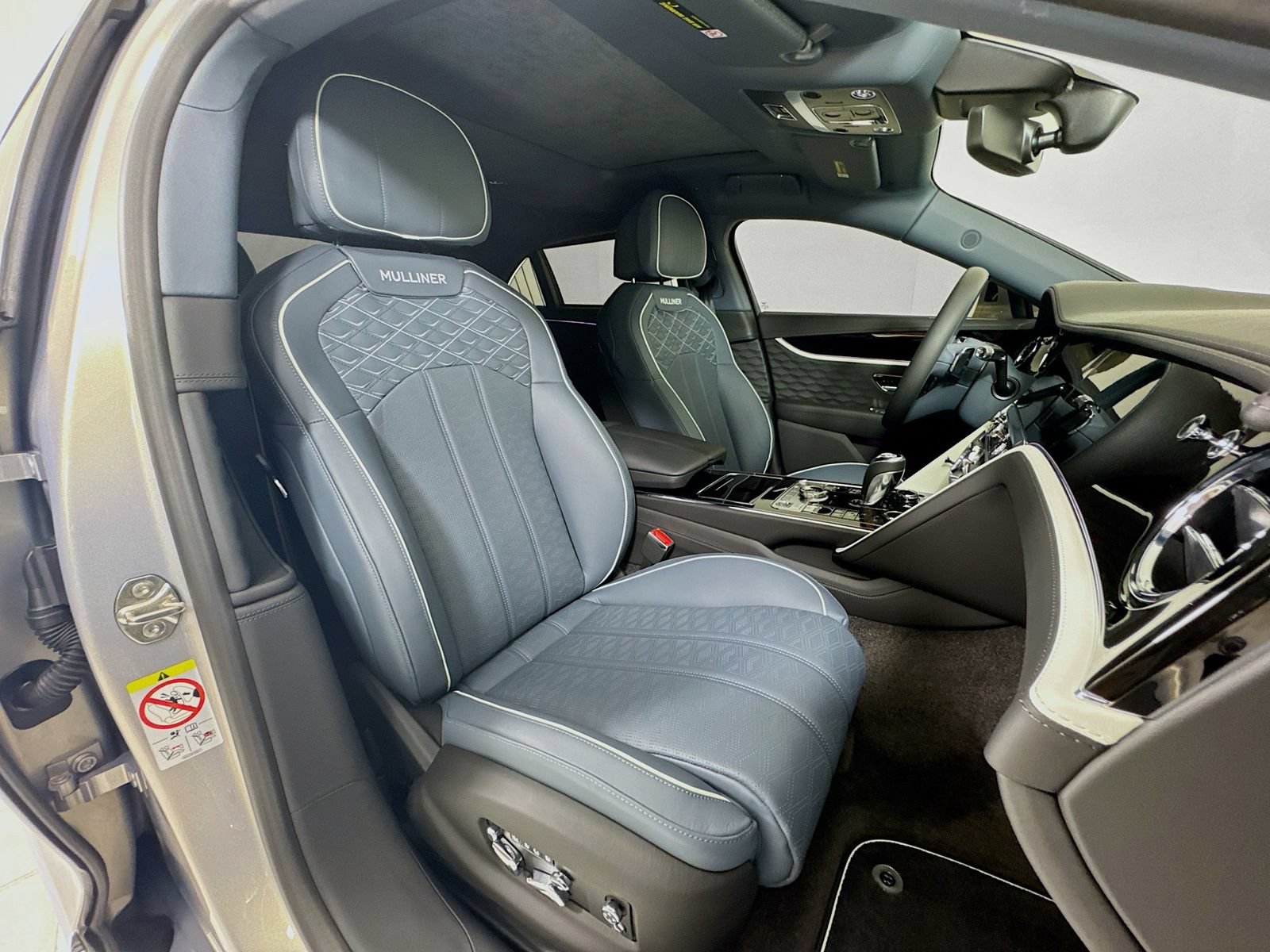 Used 2025 Bentley Flying Spur Plug-In Hybrid AWD/4WD image 28