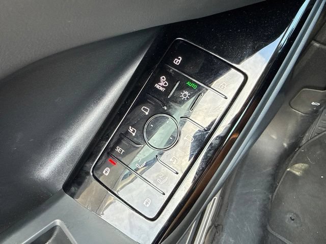 Used 2025 Audi Q6 e-tron Premium Plus w/ Premium Plus AWD/4WD image 15