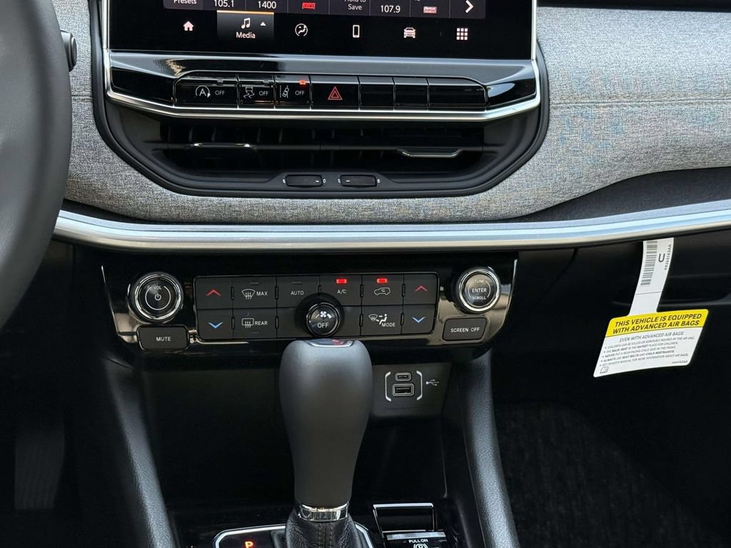 New 2026 Jeep Compass Latitude AWD/4WD image 18