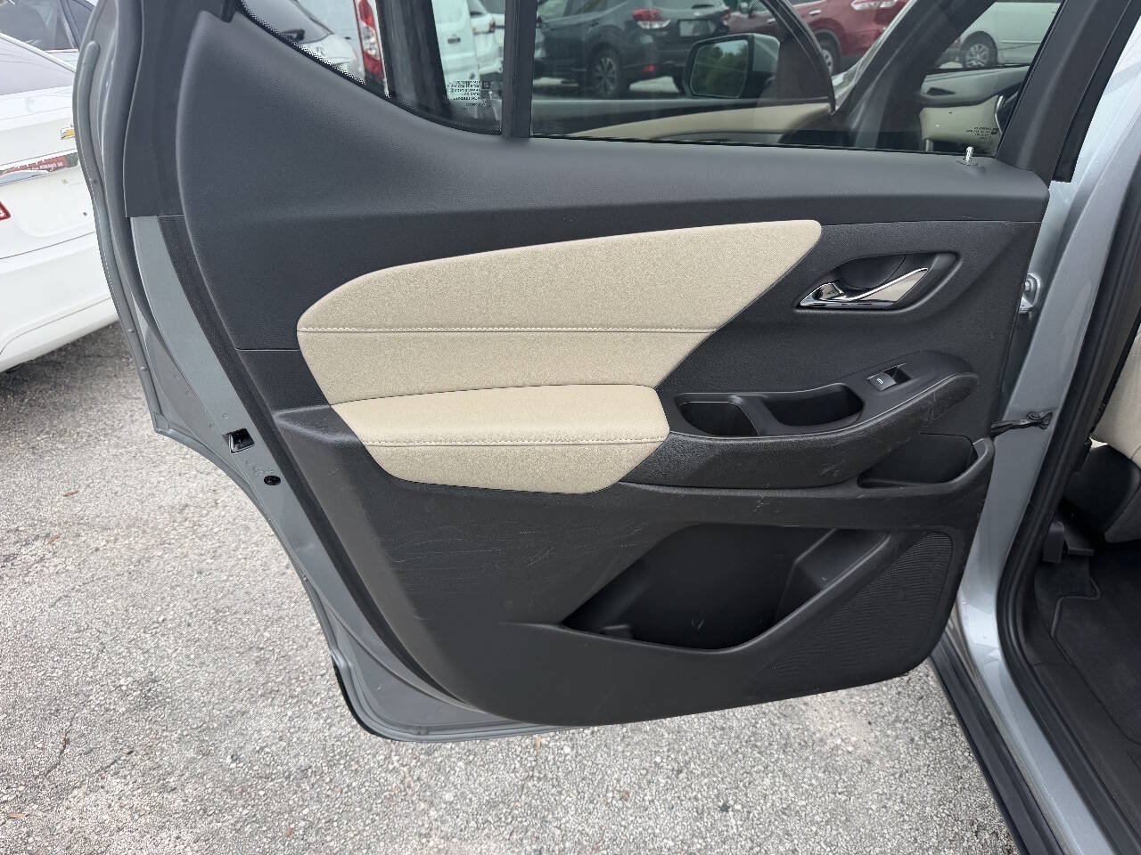 Used 2023 Chevrolet Traverse LS AWD/4WD image 17