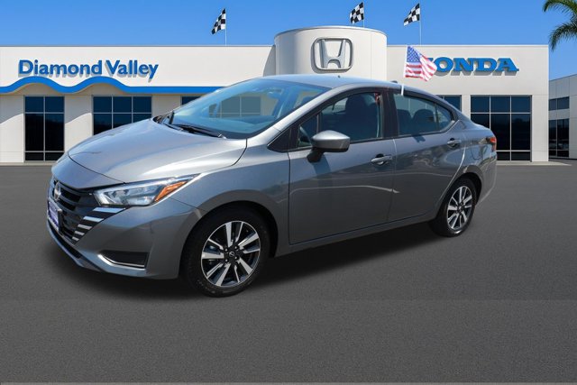 Used 2025 Nissan Versa SV FWD image 3