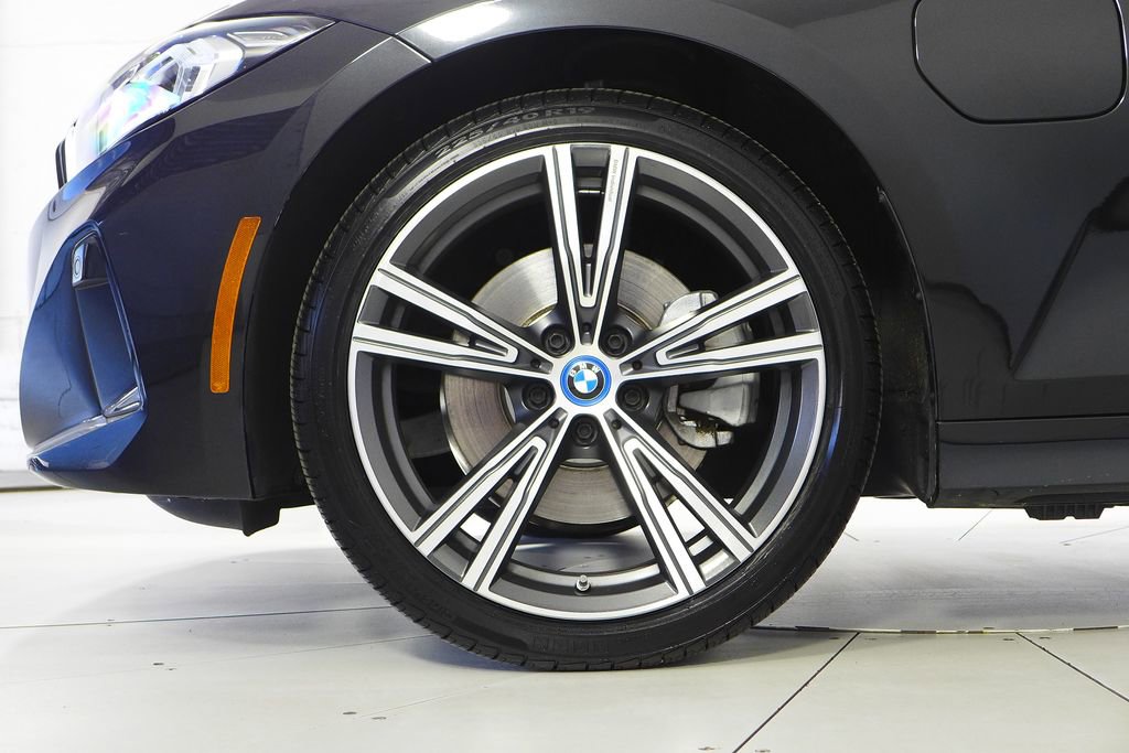 Used 2023 BMW 330e w/ Driving Assistance Package image 5