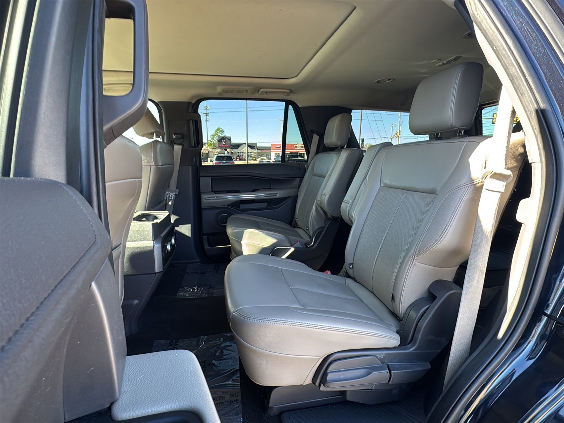 Used 2021 Ford Expedition XLT image 13