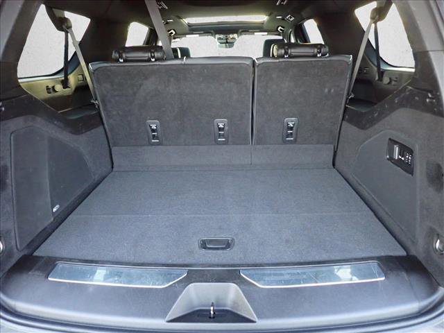 Used 2022 Cadillac Escalade ESV Premium Luxury image 9