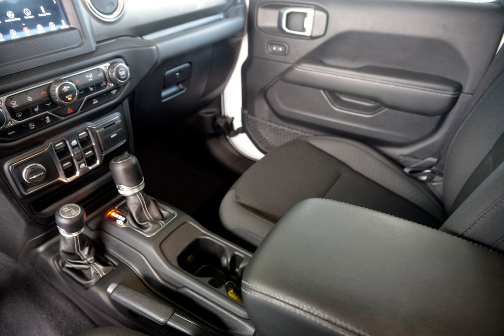 Used 2021 Jeep Wrangler Unlimited Sahara w/ Cold Weather Group image 27