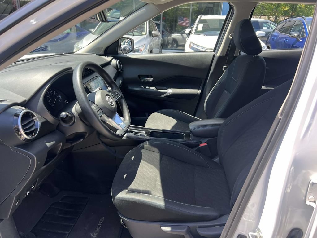 Used 2024 Nissan Kicks SV w/ Interior Electronics Package FWD image 15