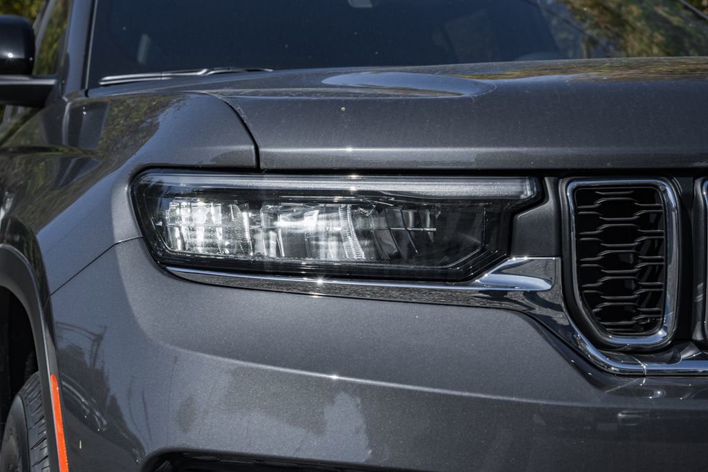 New 2025 Jeep Grand Cherokee Laredo X w/ Luxury Tech Group I image 13