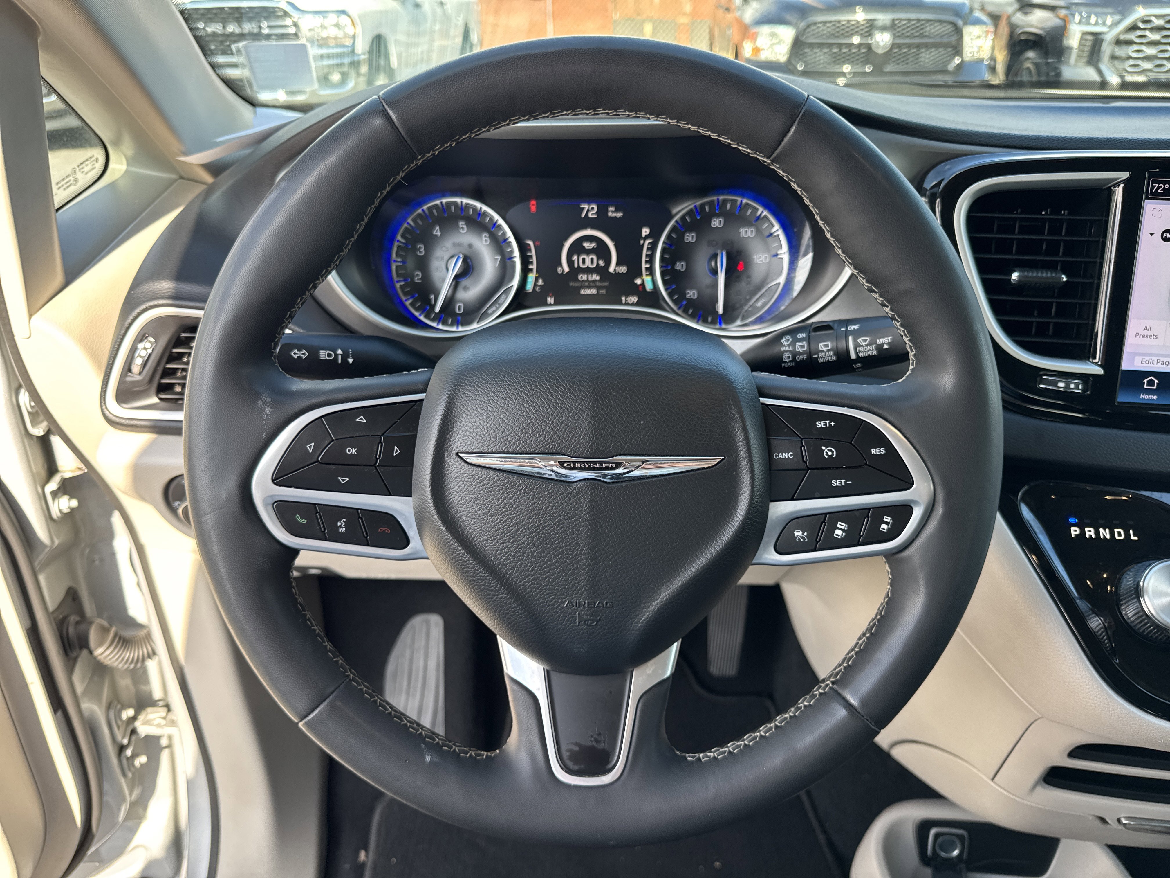 Used 2024 Chrysler Pacifica Touring-L image 24