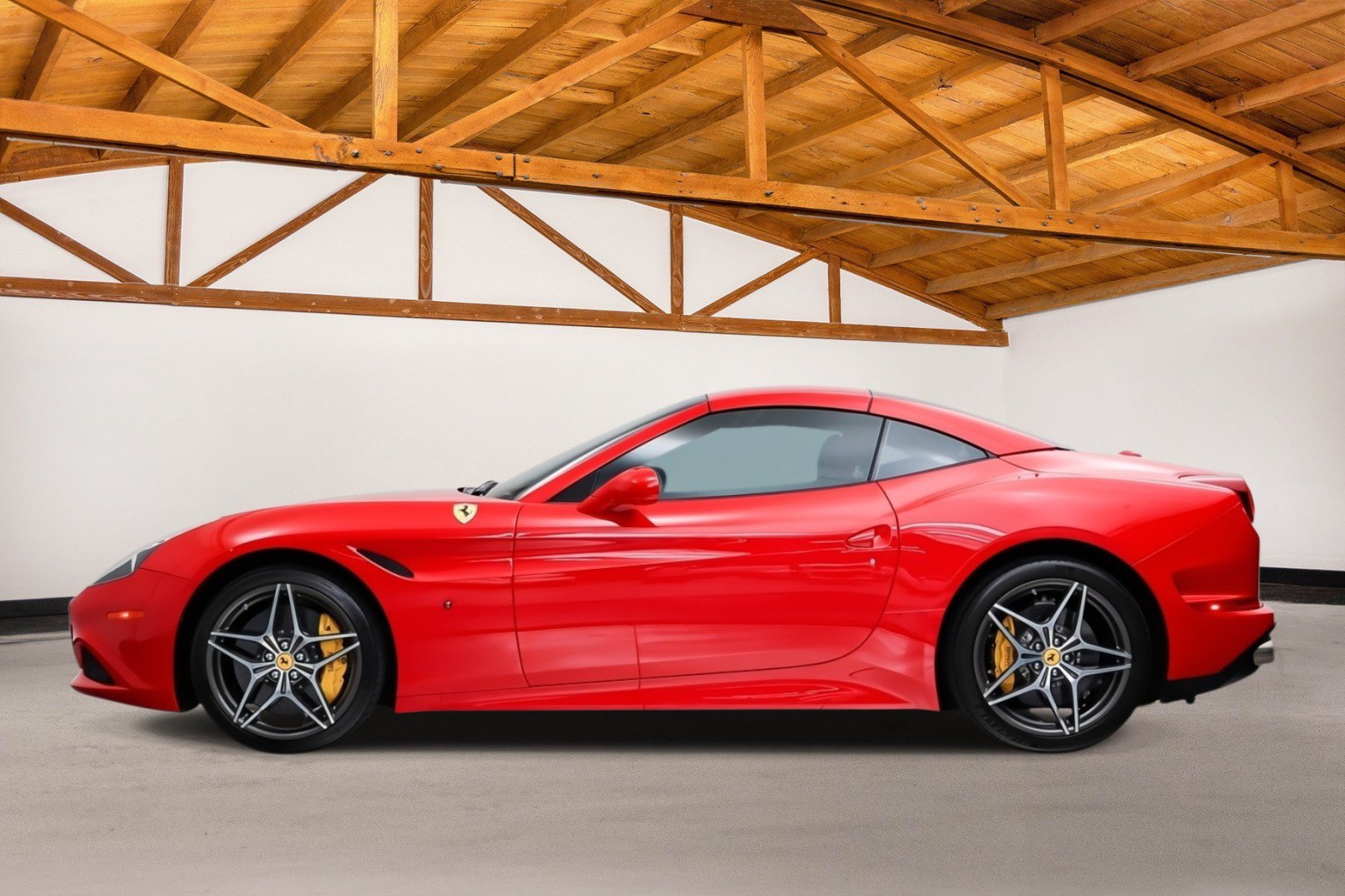 Used 2016 Ferrari California T RWD image 3