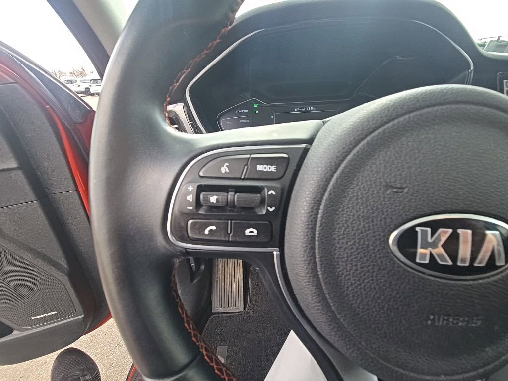 Used 2020 Kia Niro Touring image 18