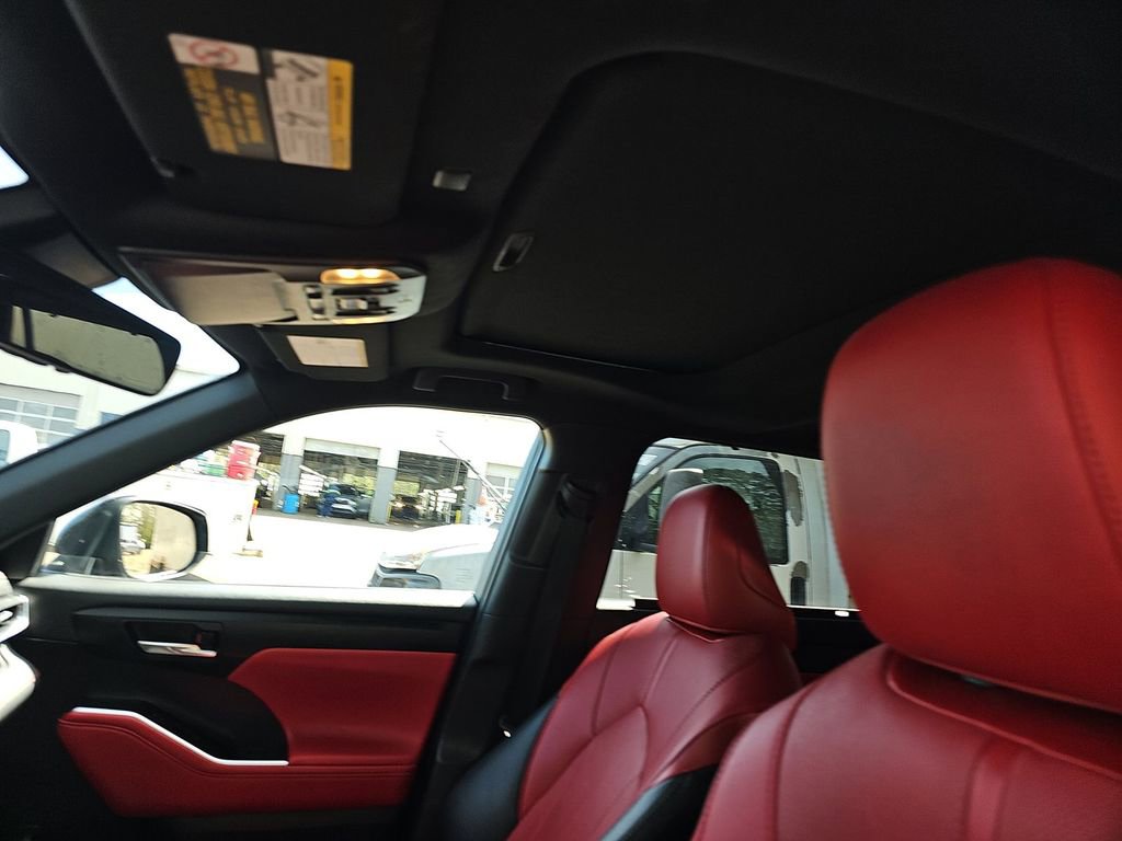 Used 2021 Toyota Highlander XSE image 11