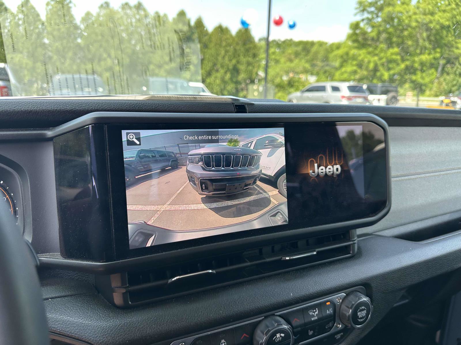 Used 2024 Jeep Gladiator Sport AWD/4WD image 18
