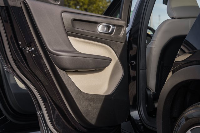 Used 2023 Volvo XC40 B5 Plus w/ Climate Package image 34