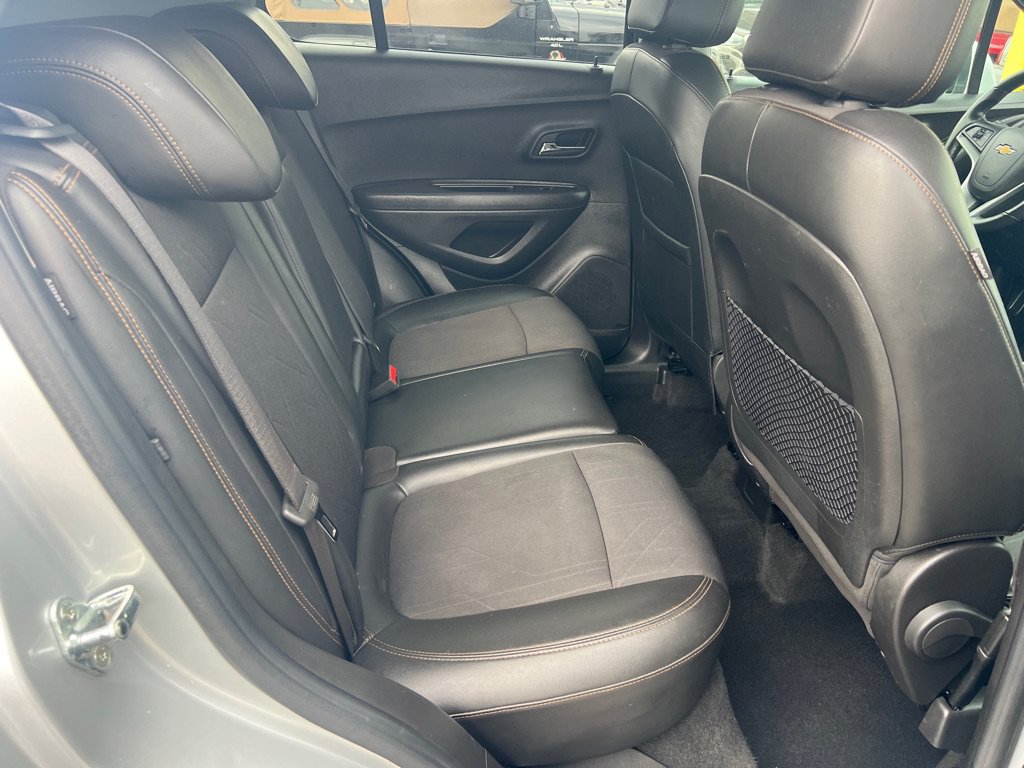 Used 2018 Chevrolet Trax LT w/ LT Convenience Package AWD/4WD image 26