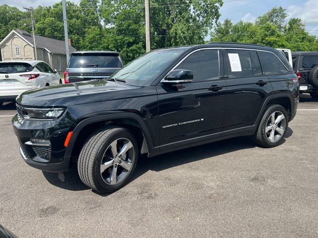 Used 2025 Jeep Grand Cherokee Limited w/ Luxury Tech Group II AWD/4WD image 36