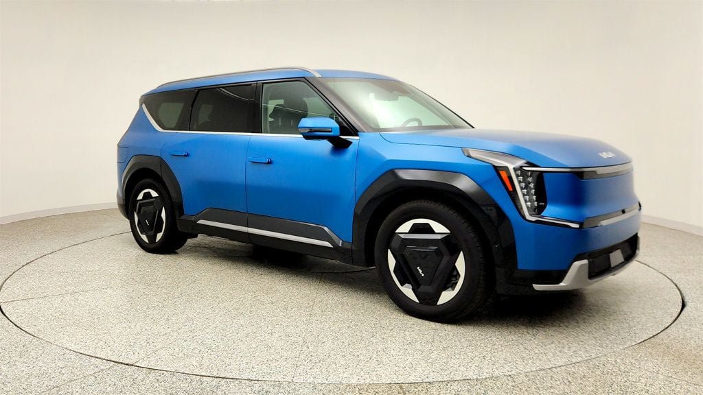 Used 2024 Kia EV9 Land AWD/4WD image 3