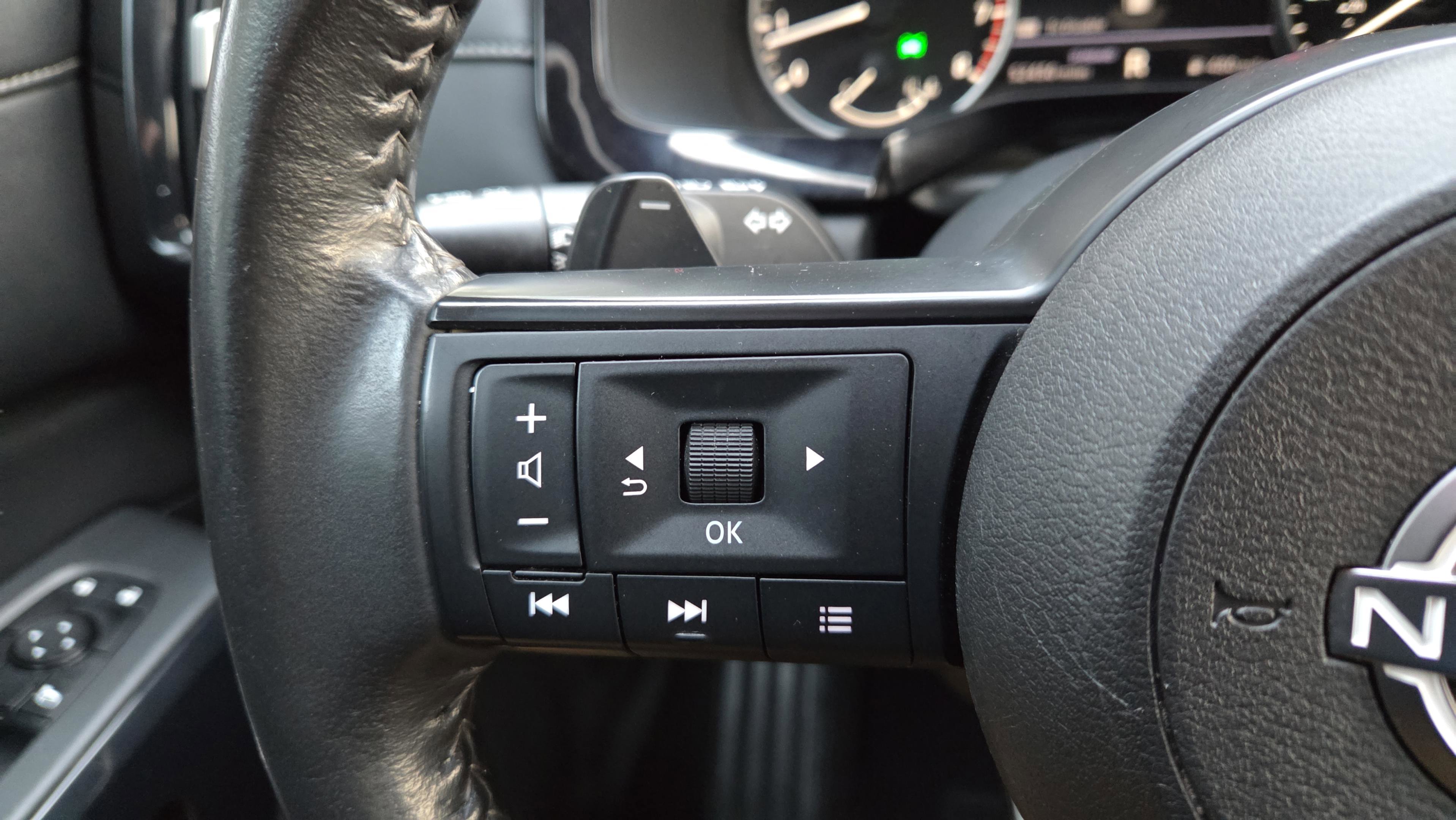 Used 2024 Nissan Pathfinder SV image 32