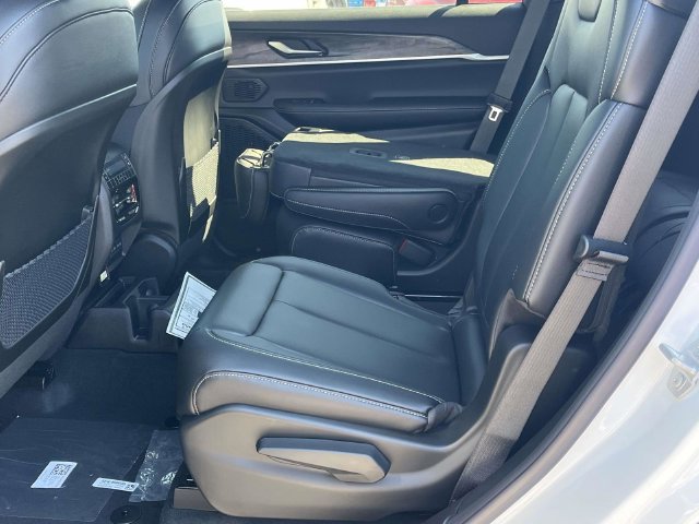 New 2027 Jeep Grand Cherokee L Limited AWD/4WD image 13