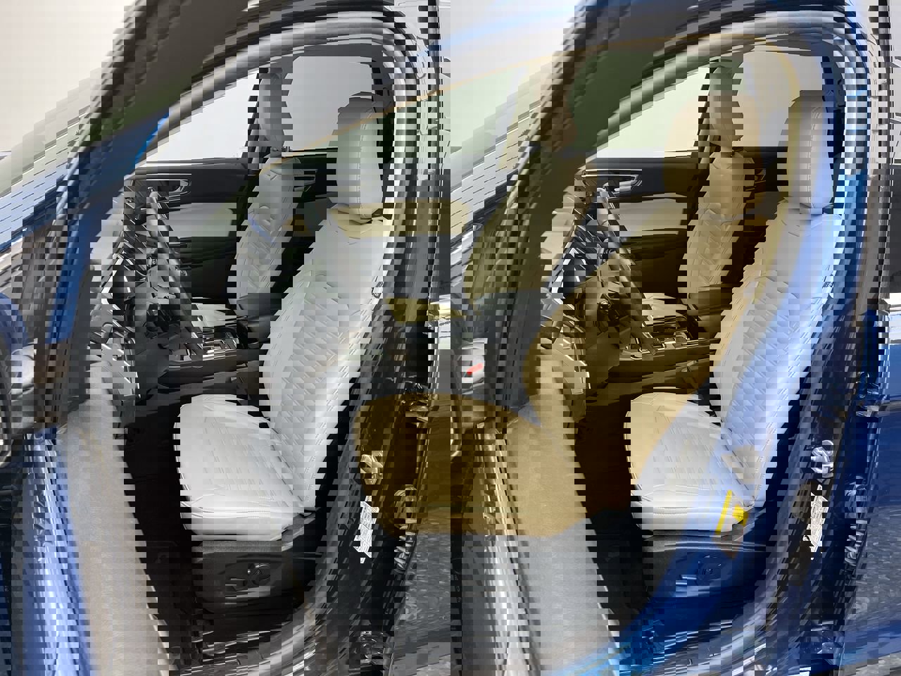 Used 2020 Ford Edge SEL image 9