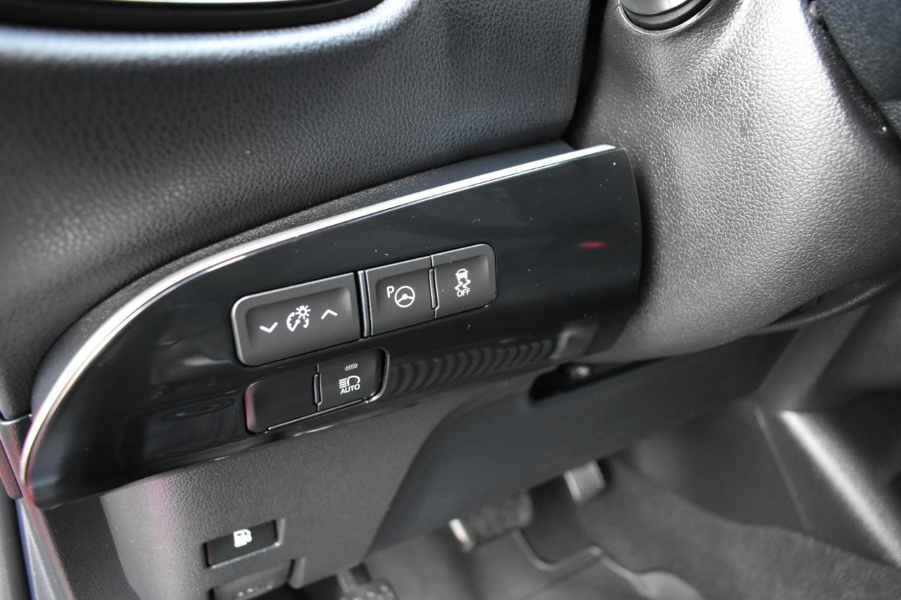 Used 2022 Toyota Prius LE FWD image 44