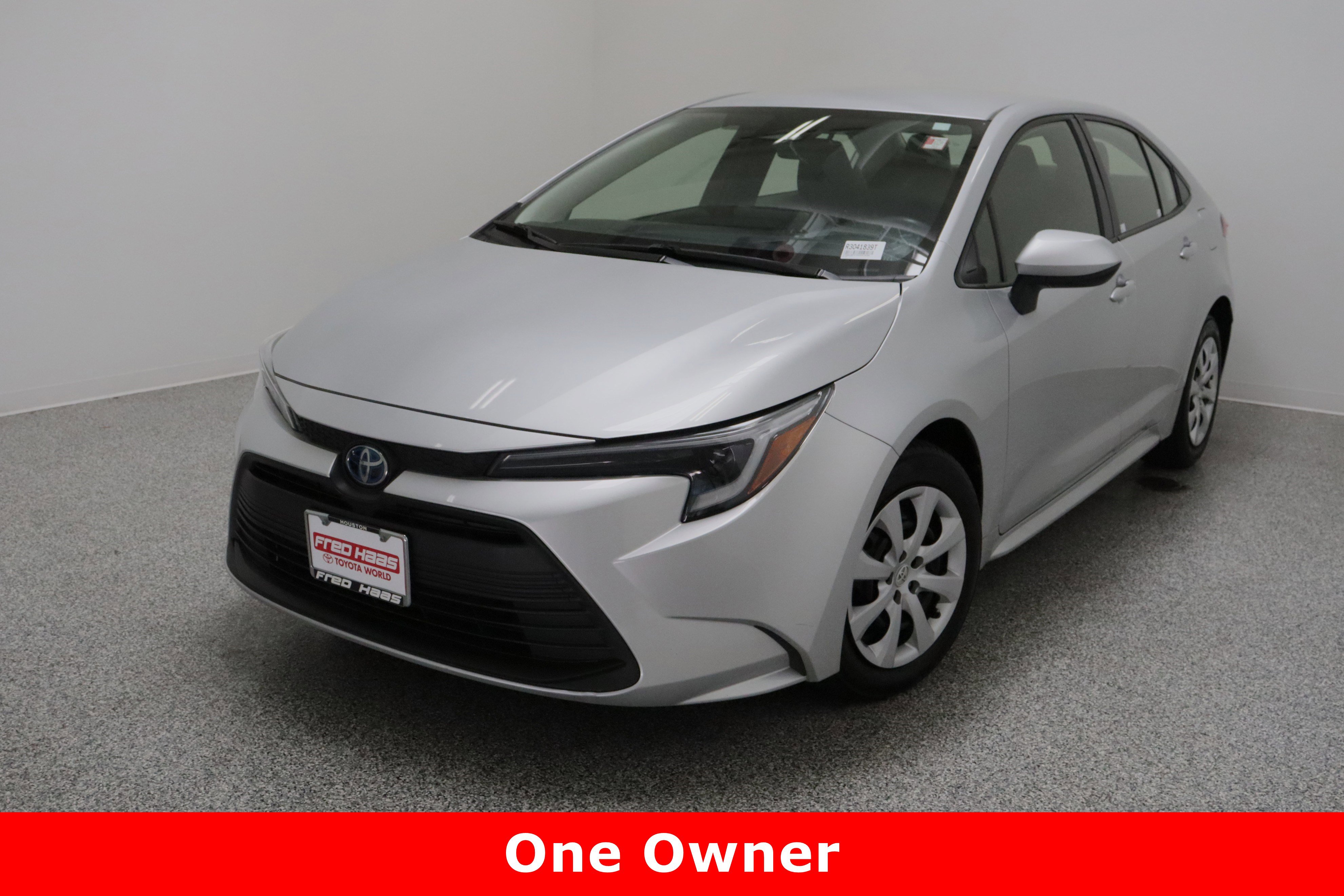 Used 2024 Toyota Corolla LE image 2