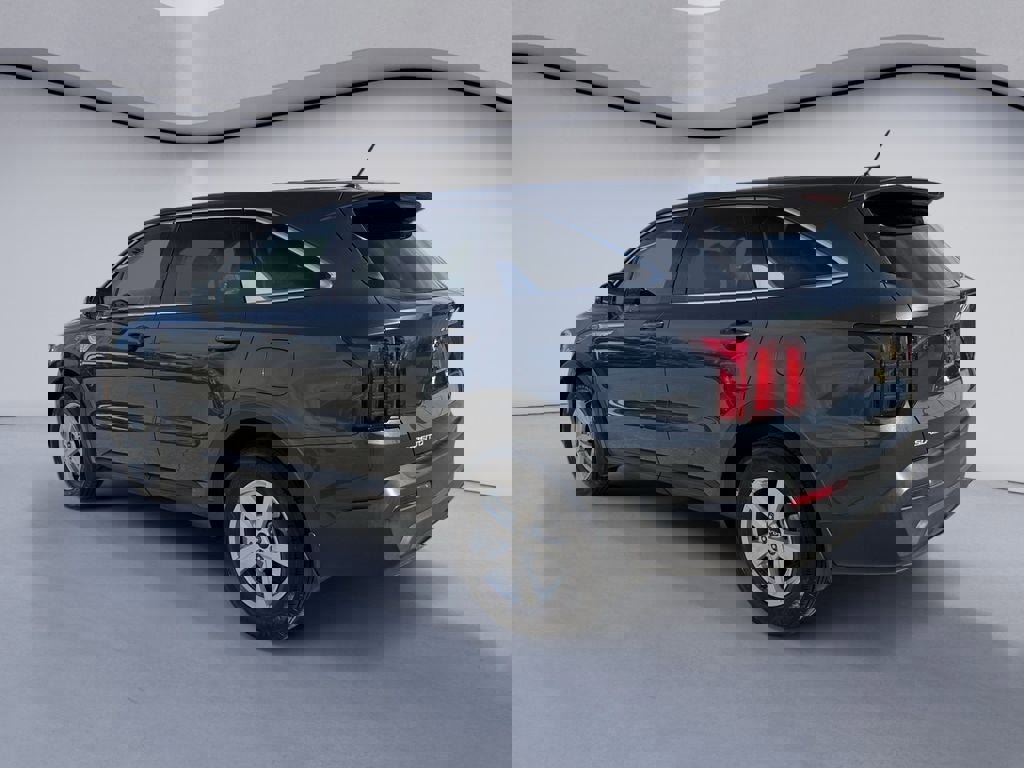 Used 2023 Kia Sorento LX image 3