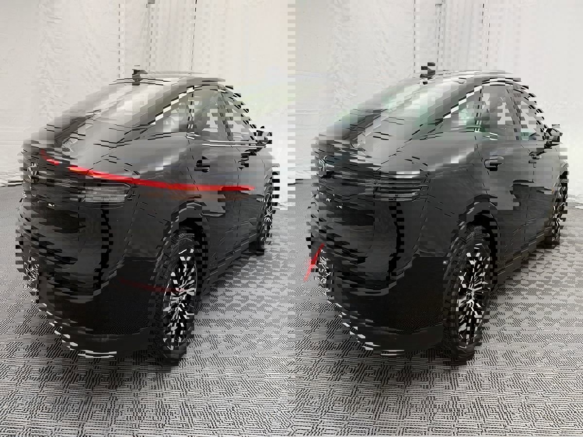 Used 2025 Toyota Crown AWD/4WD image 4