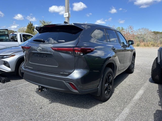 Used 2023 Toyota Highlander LE image 3