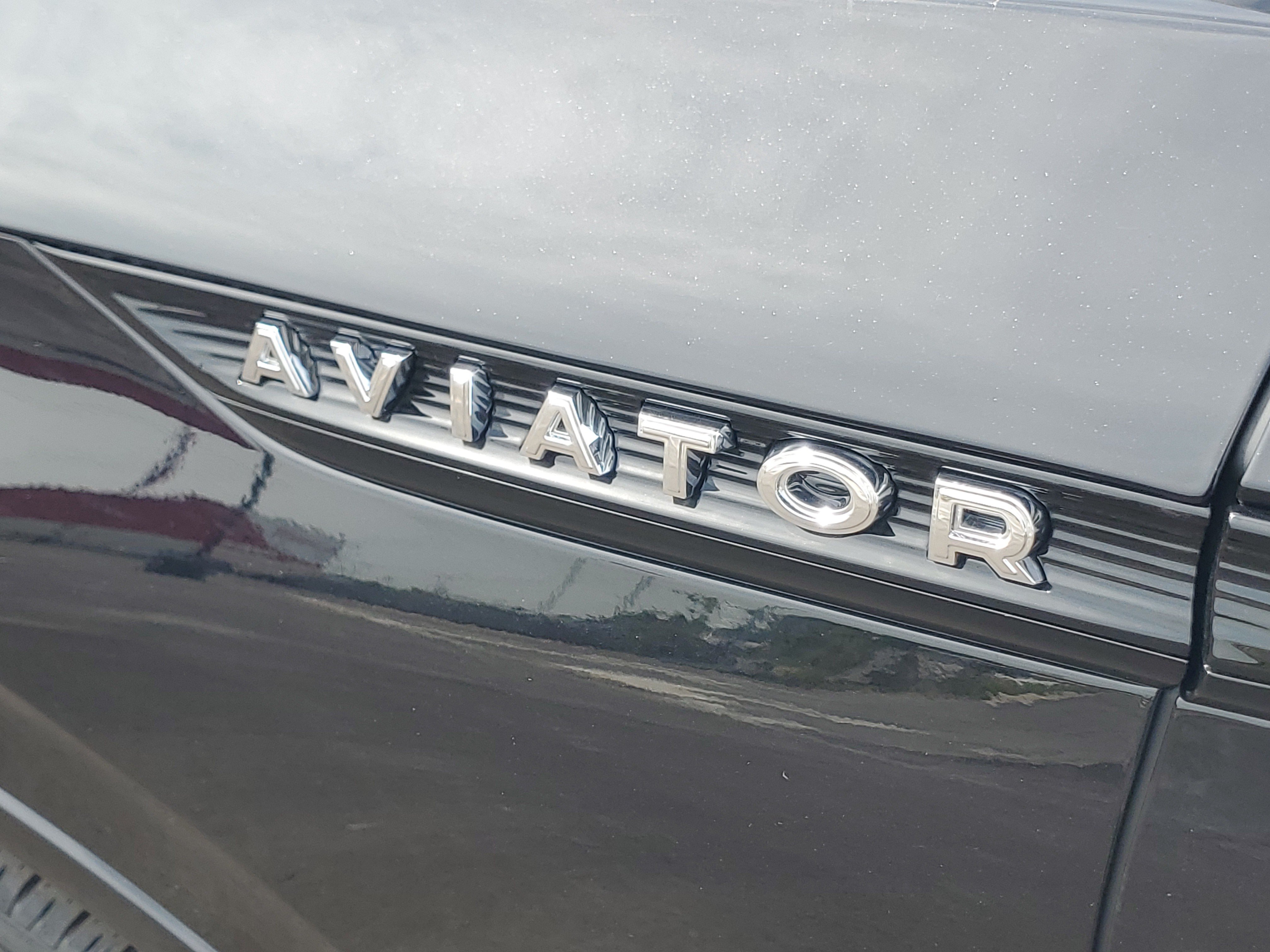 New 2027 Lincoln Aviator Reserve w/ Jet Appearance Package AWD/4WD image 7