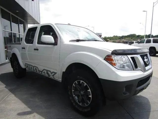 Used 2019 Nissan Frontier PRO-4X image 9