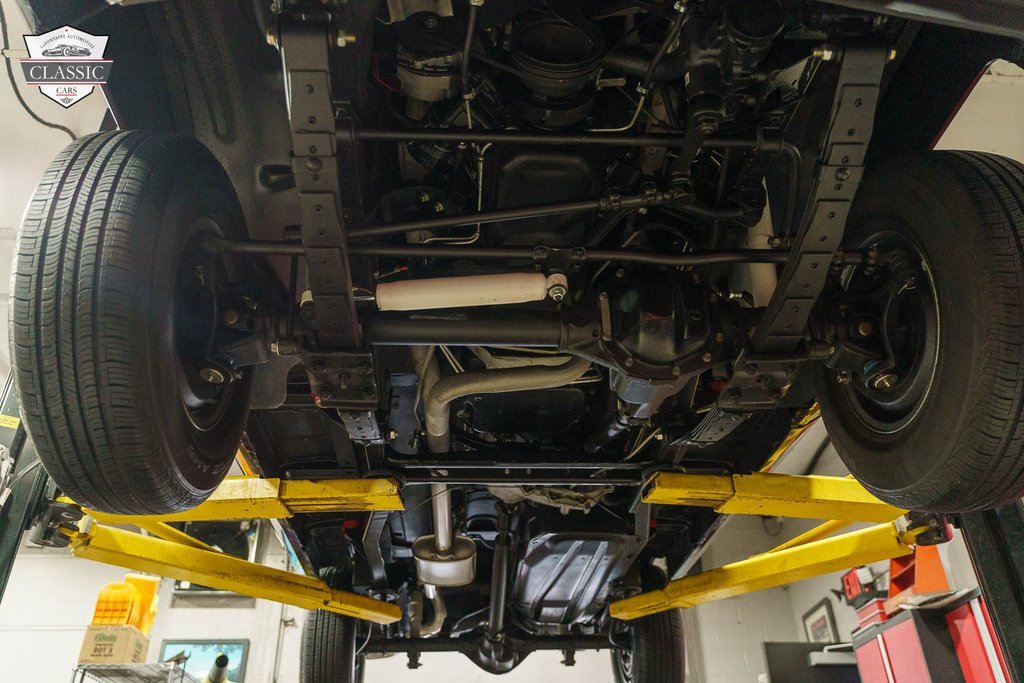 Used 1991 Jeep Grand Wagoneer Base image 2