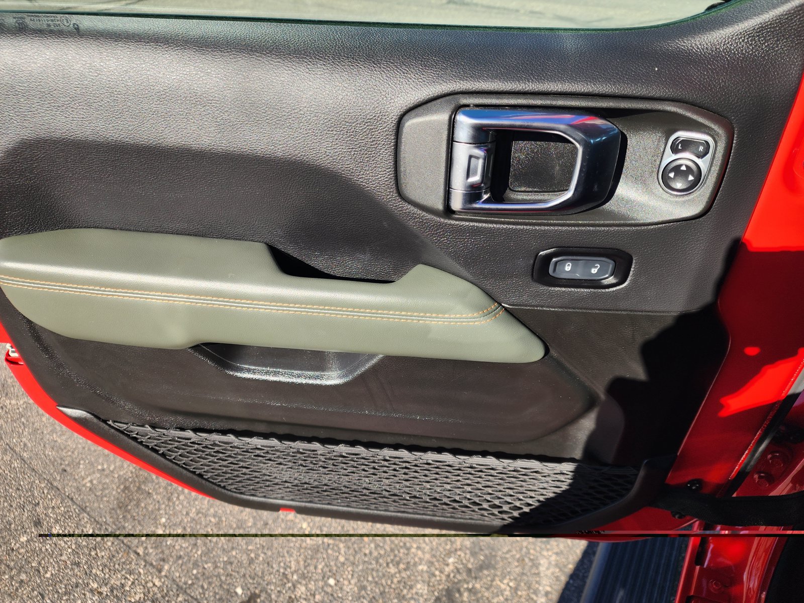 Used 2025 Jeep Gladiator Mojave AWD/4WD image 23