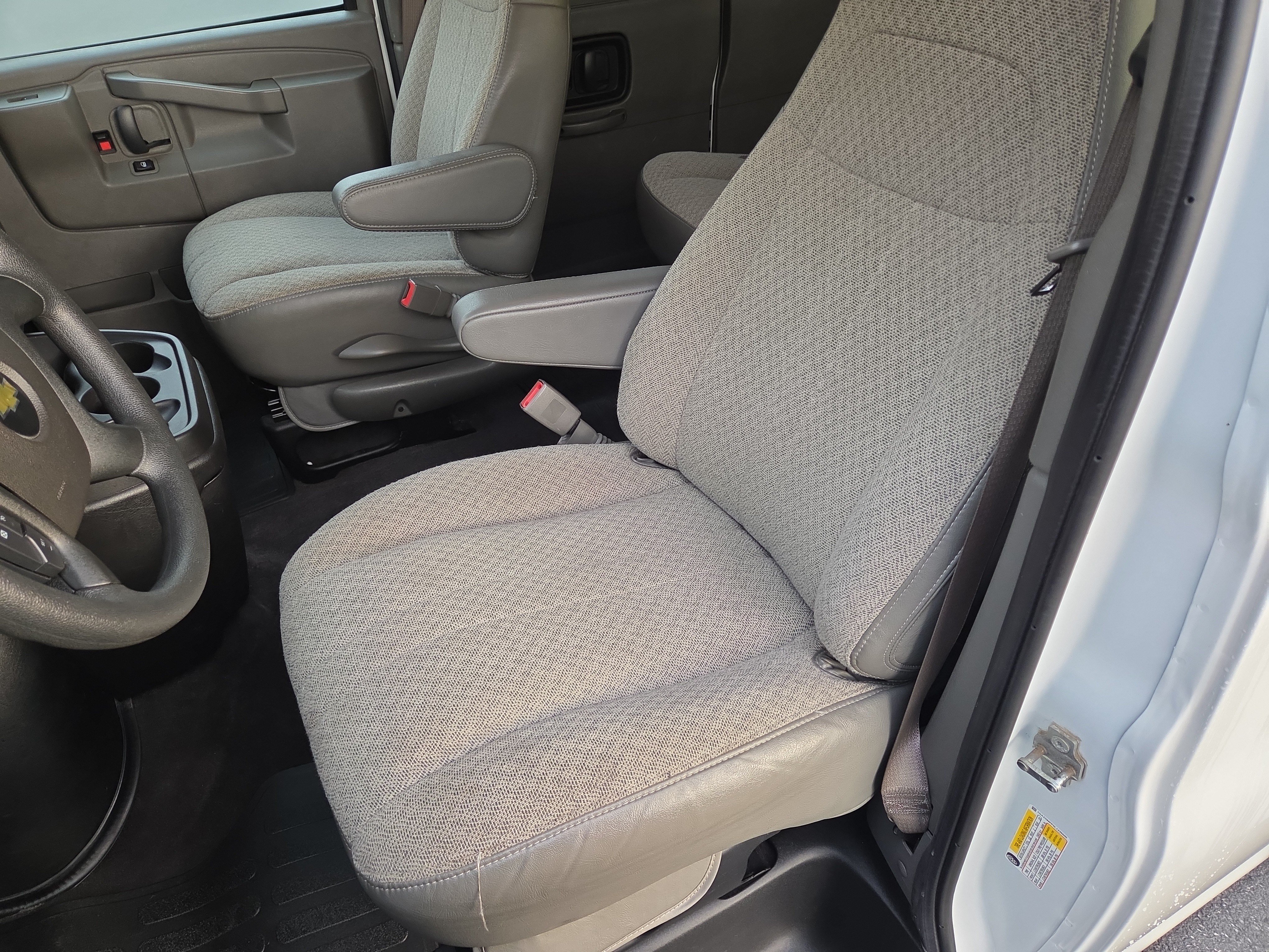Used 2020 Chevrolet Express 3500 LT w/ LT Preferred Equipment Group RWD image 14