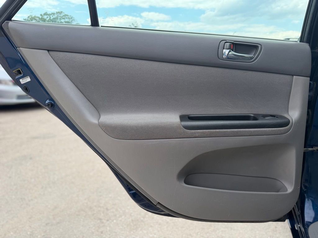 Used 2005 Toyota Camry LE FWD image 19