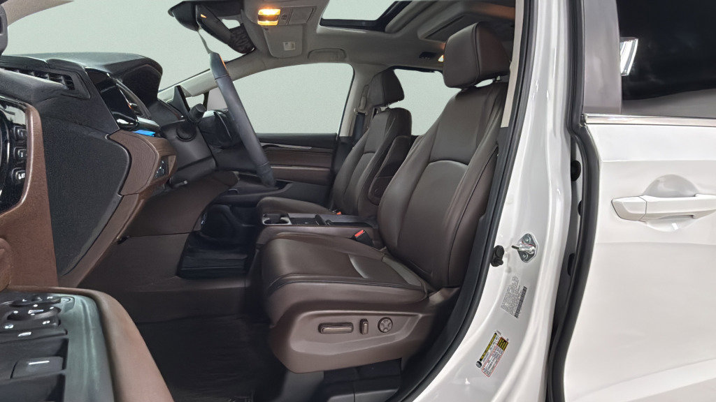 Used 2025 Honda Odyssey Touring image 17