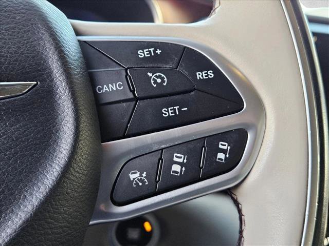 Used 2017 Chrysler Pacifica Limited image 12