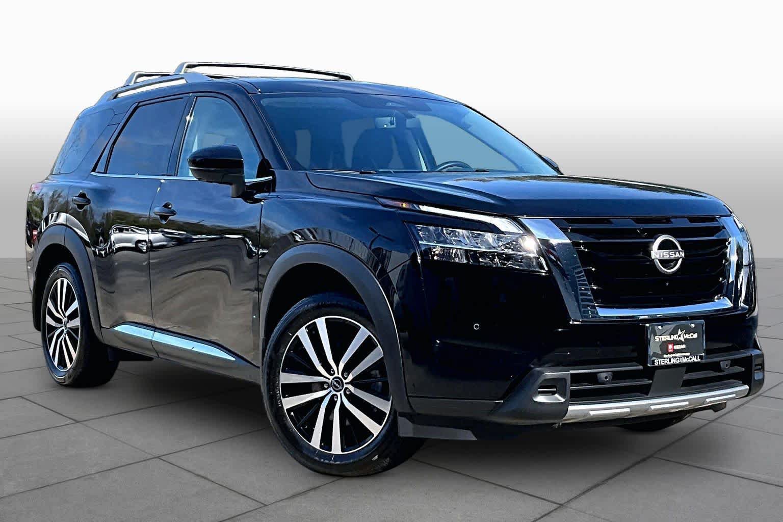 Certified 2024 Nissan Pathfinder Platinum FWD image 3