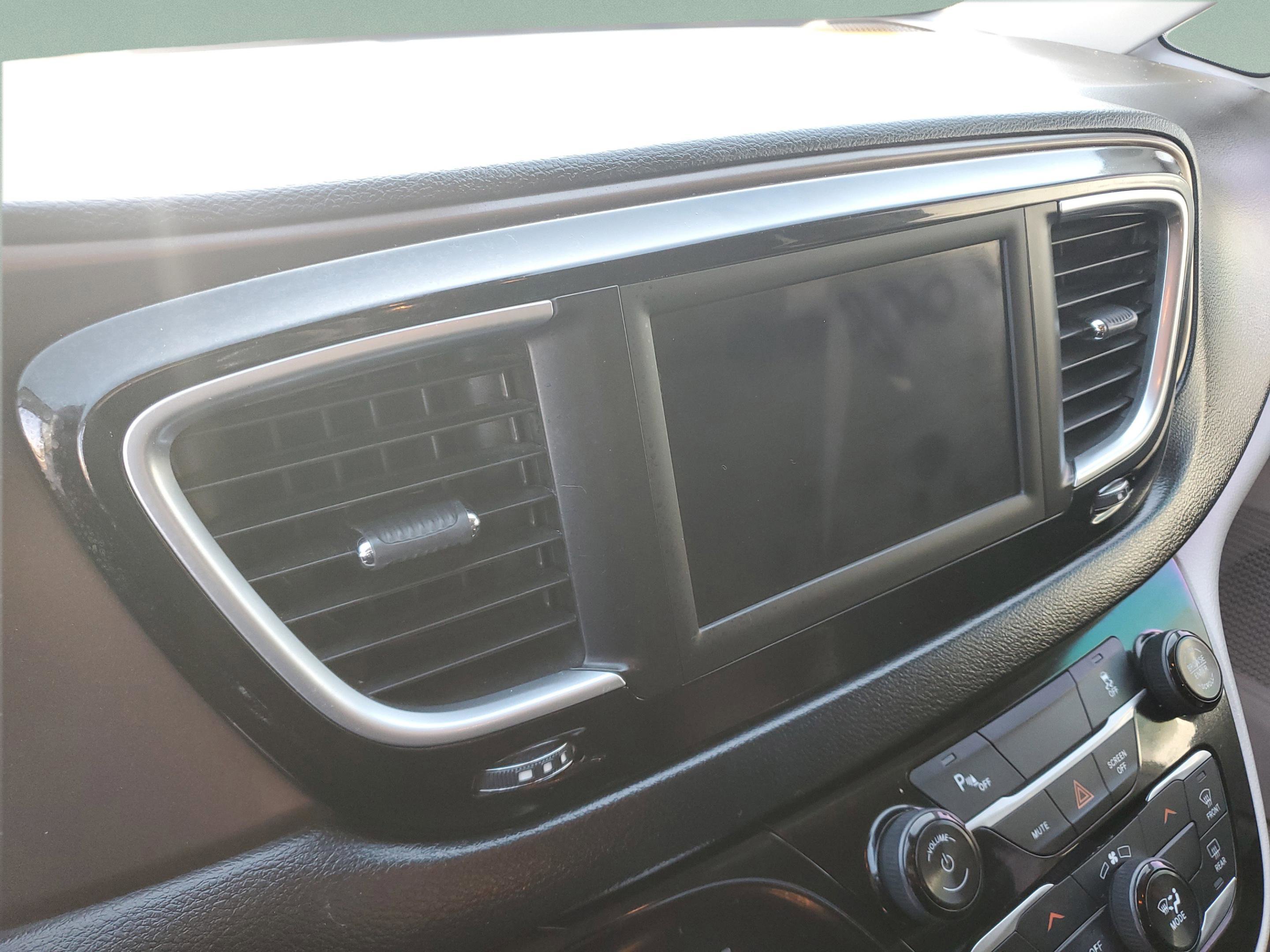 Used 2022 Volkswagen Atlas Cross Sport SE image 19