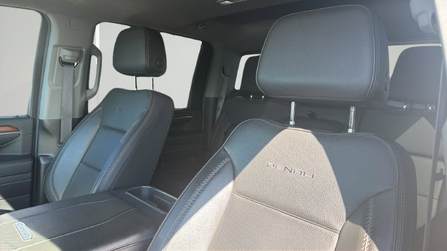 Used 2024 GMC Sierra 2500 Denali w/ Denali Reserve Package AWD/4WD image 12