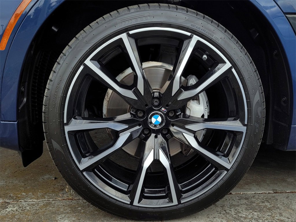 Used 2022 BMW X7 xDrive40i w/ M Sport Package image 9