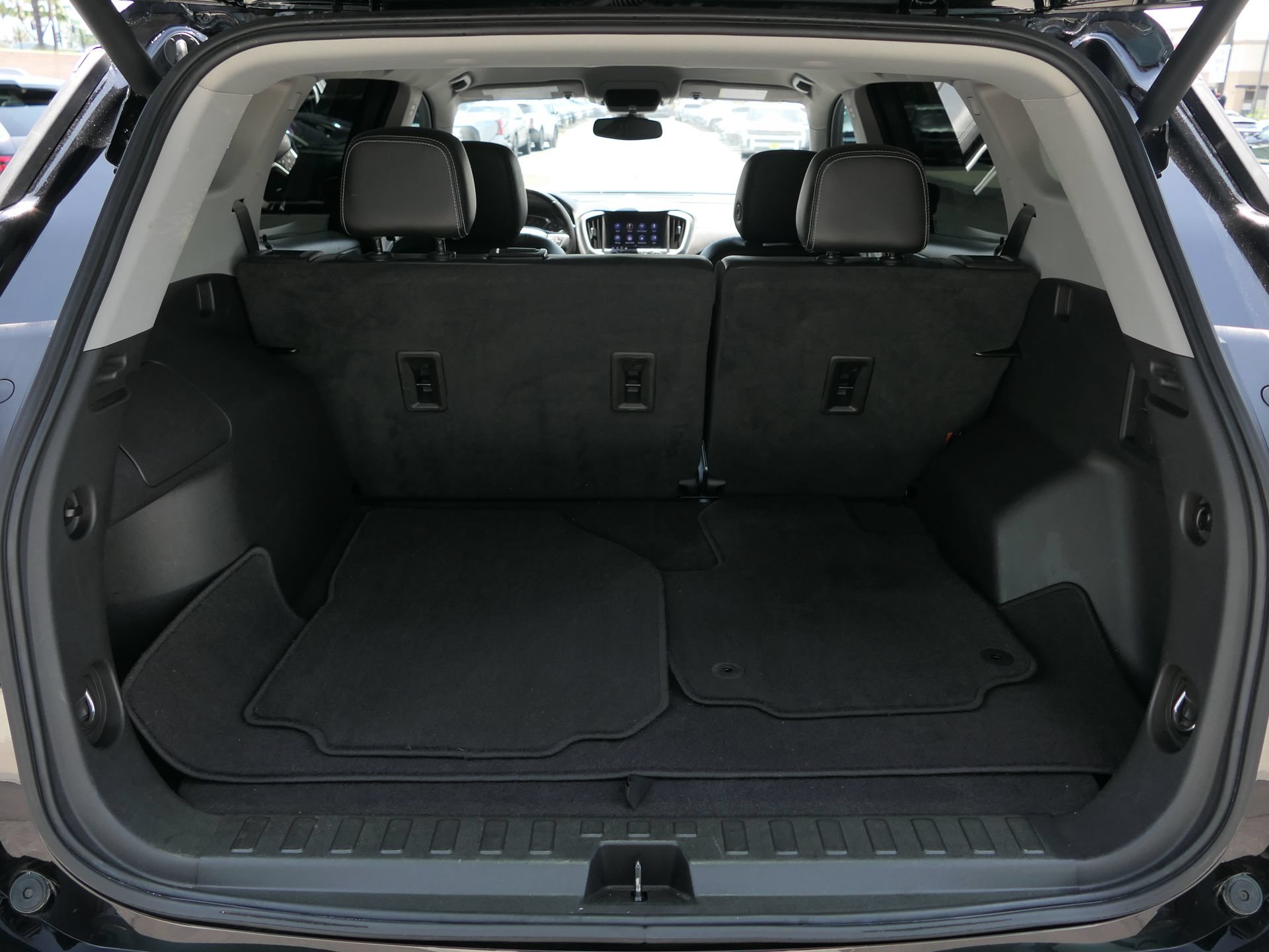 Used 2022 GMC Terrain SLT w/ Tech Package FWD image 23