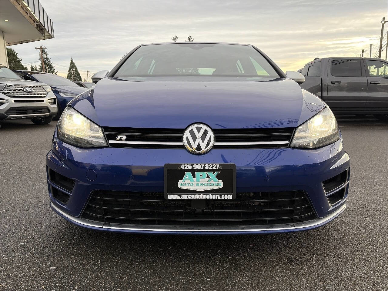 Used 2017 Volkswagen Golf R 4-Door image 16